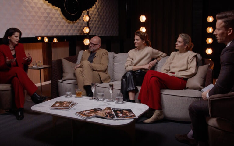Gäste der Q1-Show vom Januar 2022 (von links): Finanzjournalistin Jessica Schwarzer , Stefan Weil vom Atelier Markgraph und die Meise-Twins